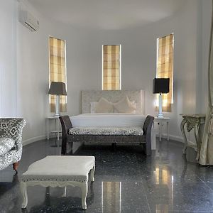 Standard Zimmer mit Kingsize-Bett